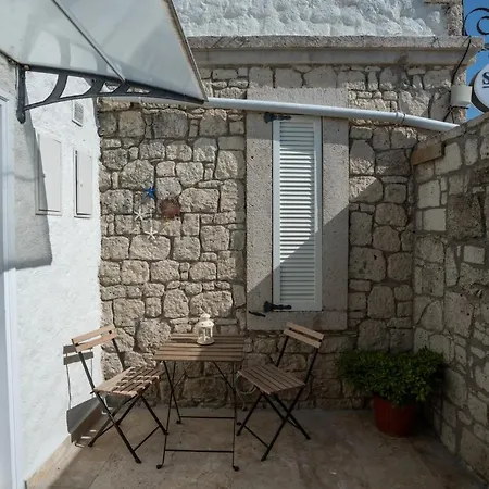 Kro Sedirli Ev Alaçatı