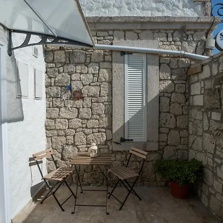 Han/Misafirhane Sedirli Ev Alaçatı