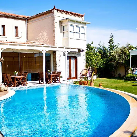 Sedirli Ev Kro Alaçatı