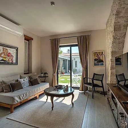 Sedirli Ev Inn Alacati